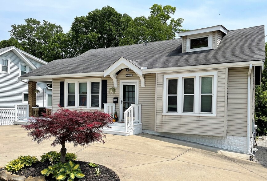 street view of the front of the house - 735 S Grand Ave