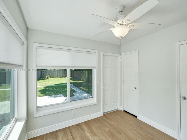 Building Photo - 1713 NE 15th Ave