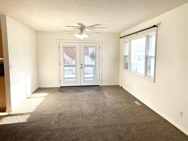 Building Photo - 3895 Kitt Dr