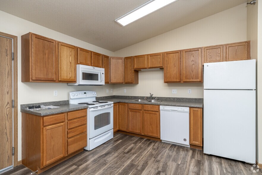 2BR, 2BA + Den - 1,068SF - Kitchen - Country Meadows Apartments