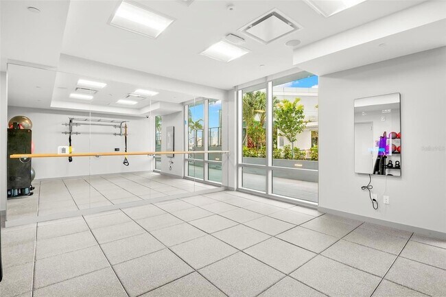 Building Photo - 400 Central Ave