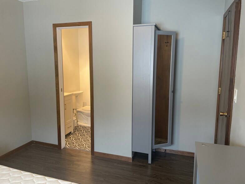 Private Bath/Storage/Mirror - 5665 Wood Duck Cir