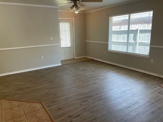 Building Photo - 706 N Englewood Ave