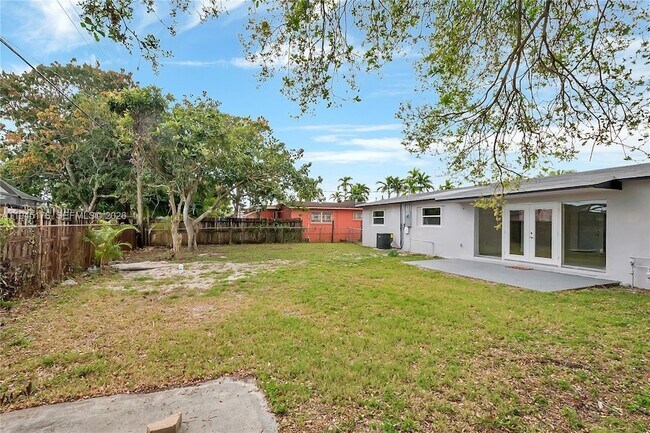 Building Photo - 18505 NW 23rd Ct