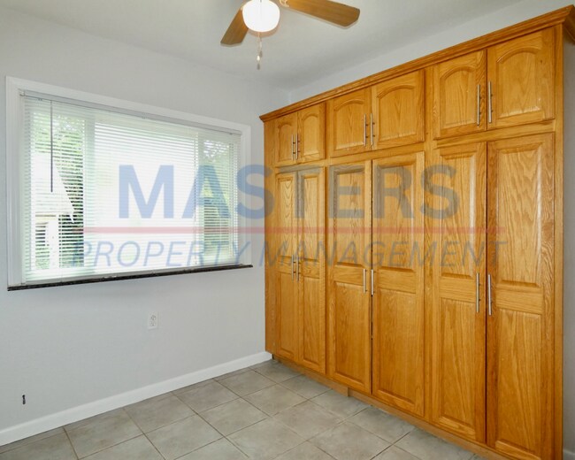 Building Photo - 3 Bedroom 1.5 Bathroom House