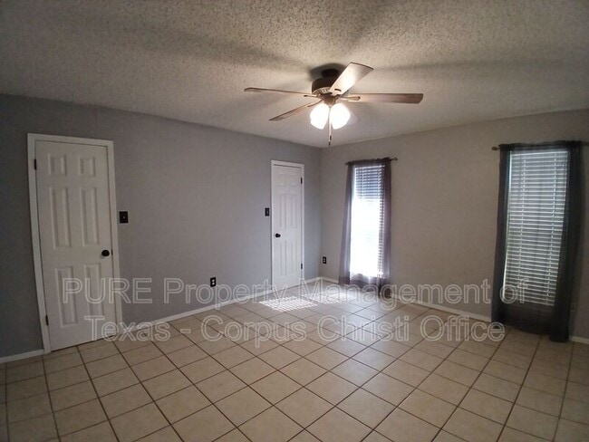 Building Photo - 4033 Sandy Hollow Creek Dr