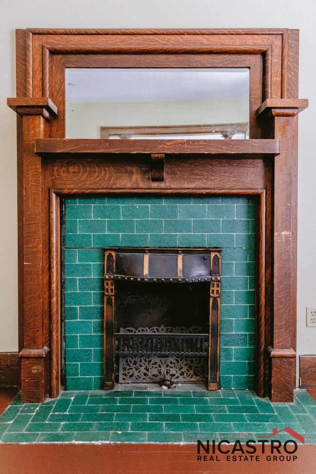 Building Photo - 182 E Lane Ave