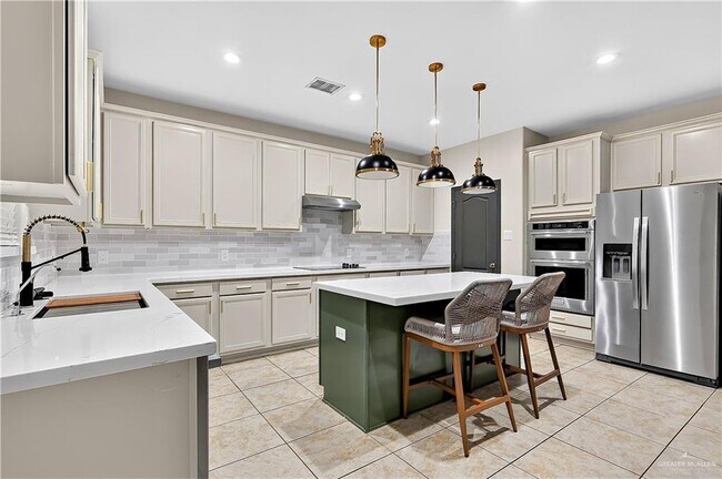 Building Photo - 33 Santa Fabiola St