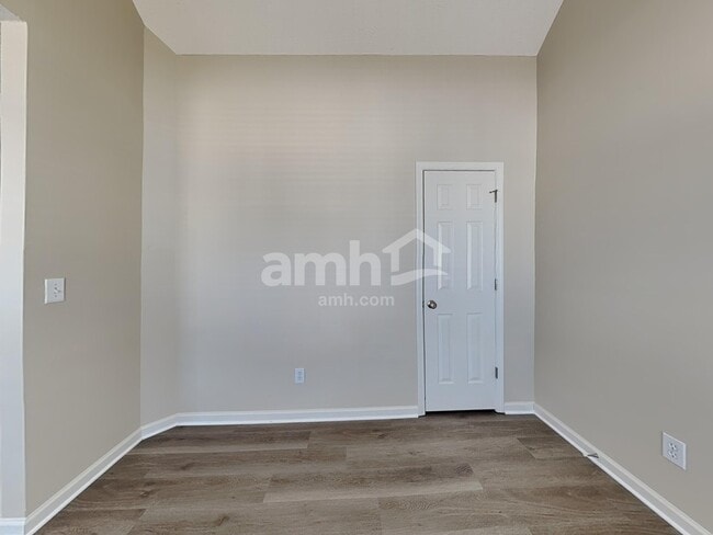 Building Photo - 705 Compton Ln