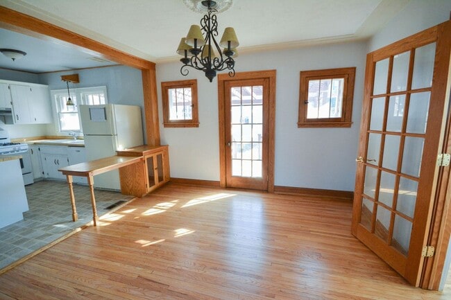 Building Photo - Gorgeous home located just 1 block from St...