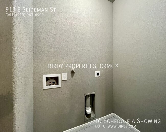 Building Photo - 913 E Seidemann St