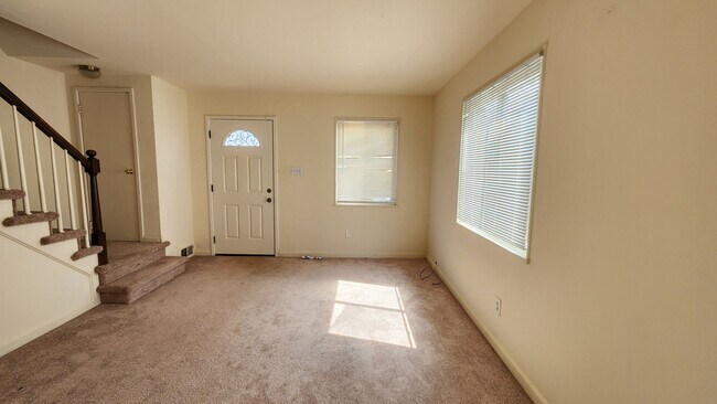 Building Photo - Great Alexandria Location