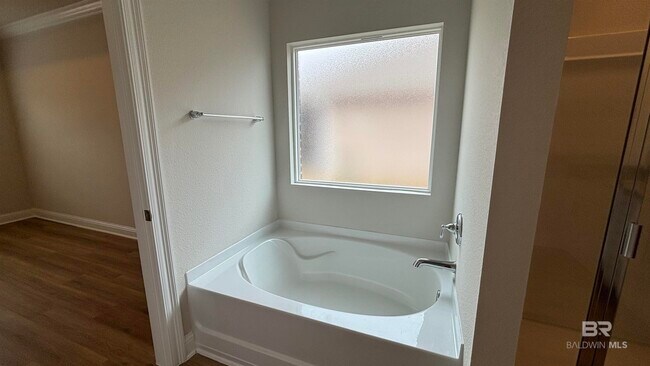 Building Photo - 452 Parkerman Ave