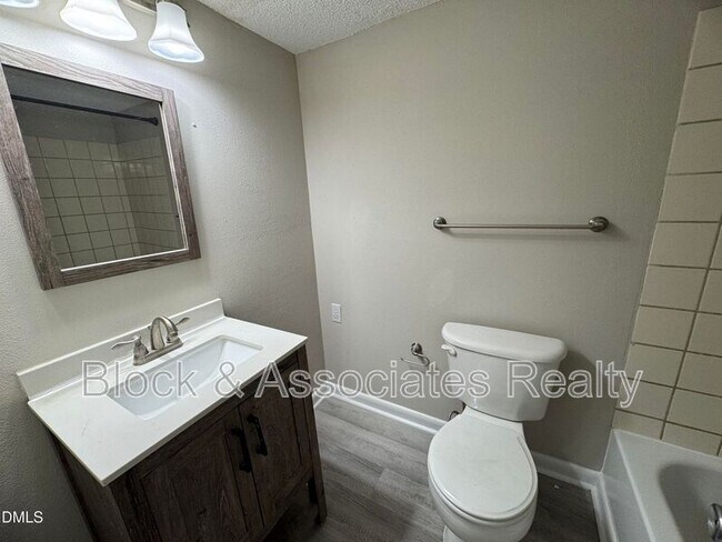 Building Photo - 533 Pine Ridge Pl