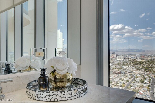 Building Photo - 222 Karen Ave