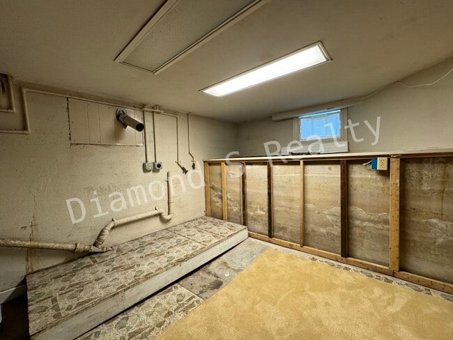 Building Photo - Cute and Clean 2 Bedroom Home Available Now!
