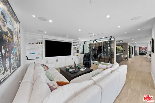 Building Photo - 3140 Coldwater Canyon Ave