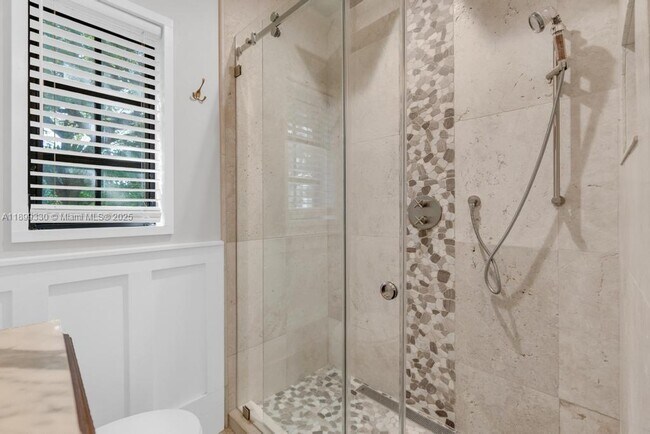 Building Photo - 364 Navarre Dr