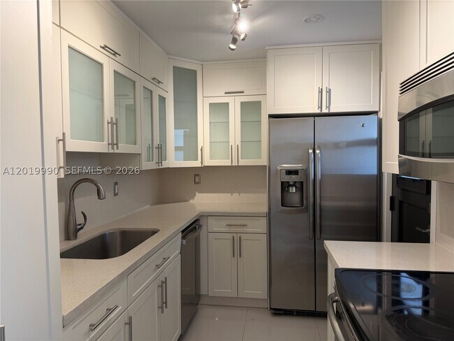 Building Photo - 6855 Edgewater Dr