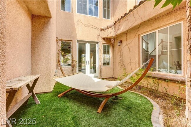 Building Photo - Stunning Home in Gated Community ~ Paseos ...