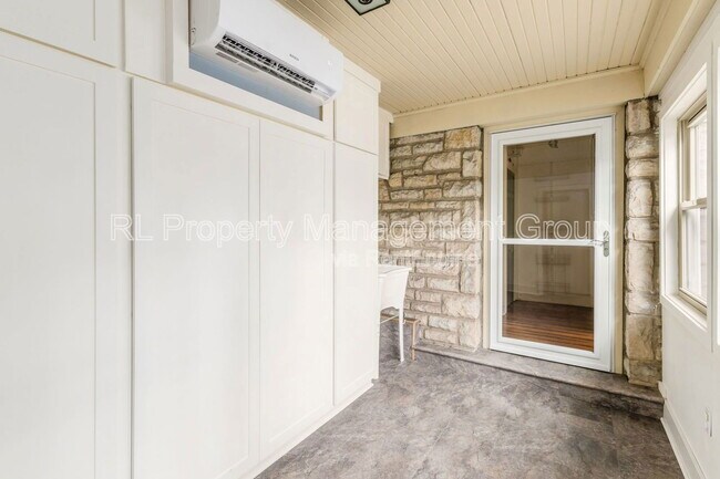 Building Photo - 413 Walhalla Rd