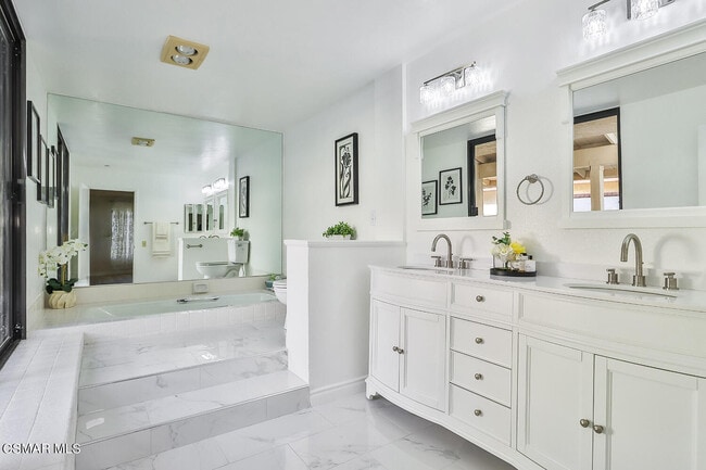 Building Photo - 4082 Avenida Verano