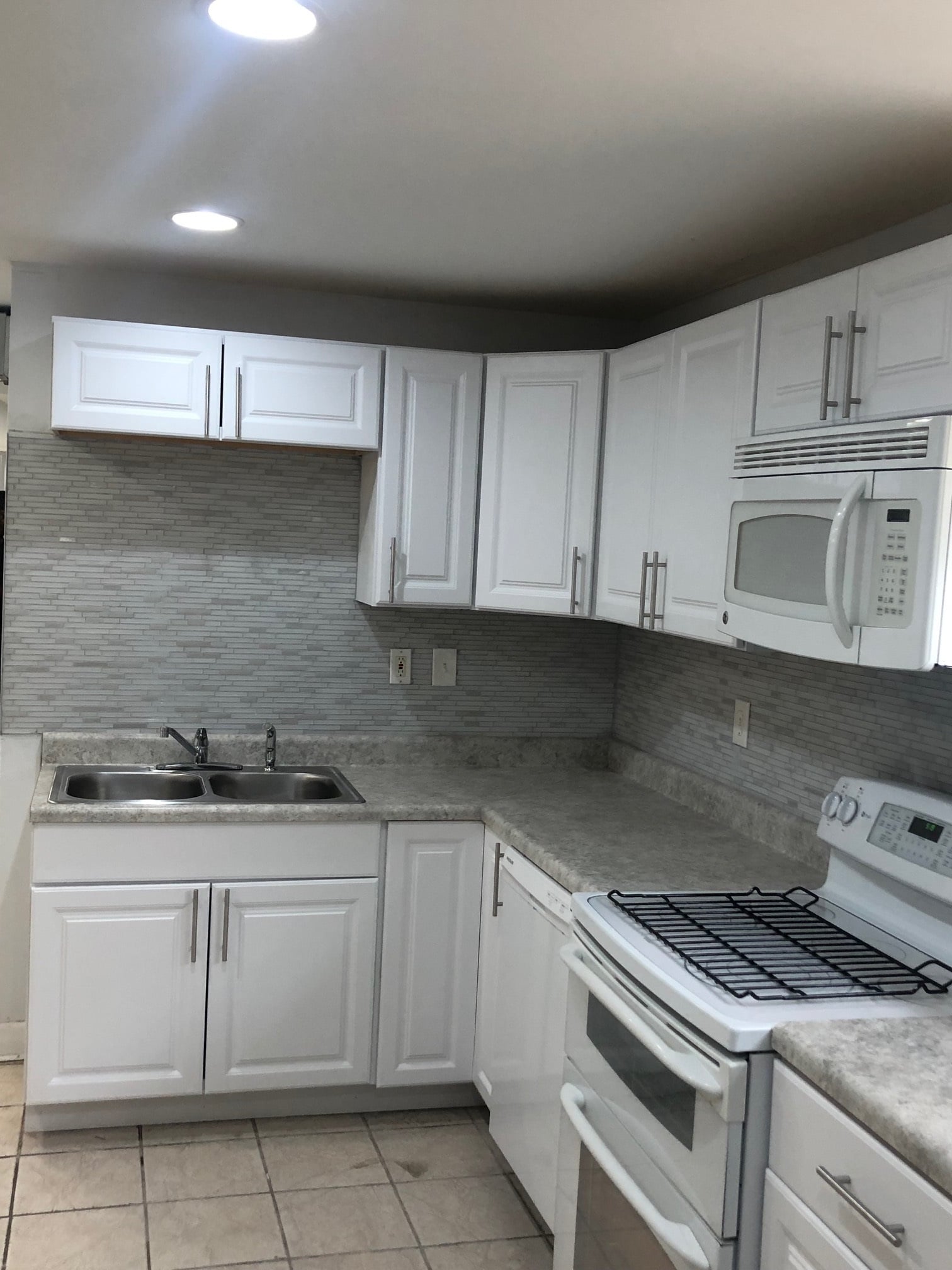 Building Photo - 4837 Grove St