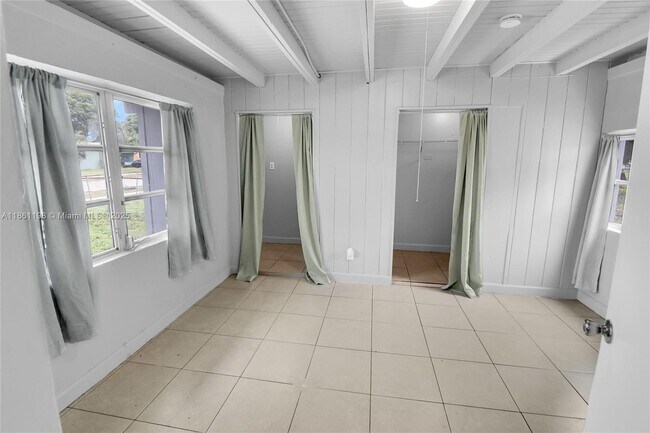 Building Photo - 272 NW 30th Terrace