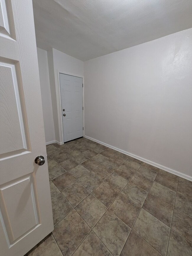 Building Photo - 601 Dean St