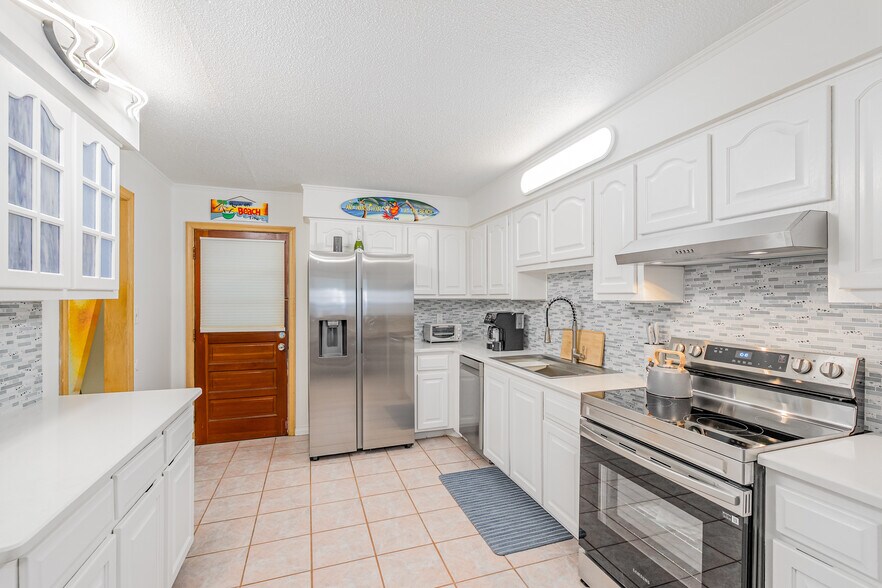 Building Photo - 279 S Brevard Ave