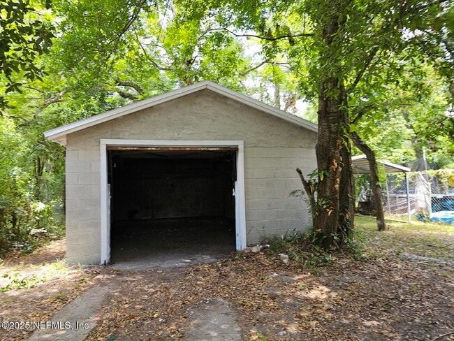 Building Photo - 1018 Tyler St