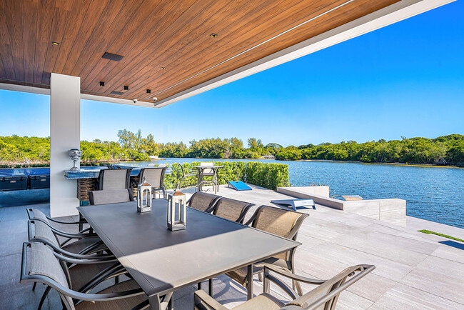 Building Photo - 2934 NE 8th Ave