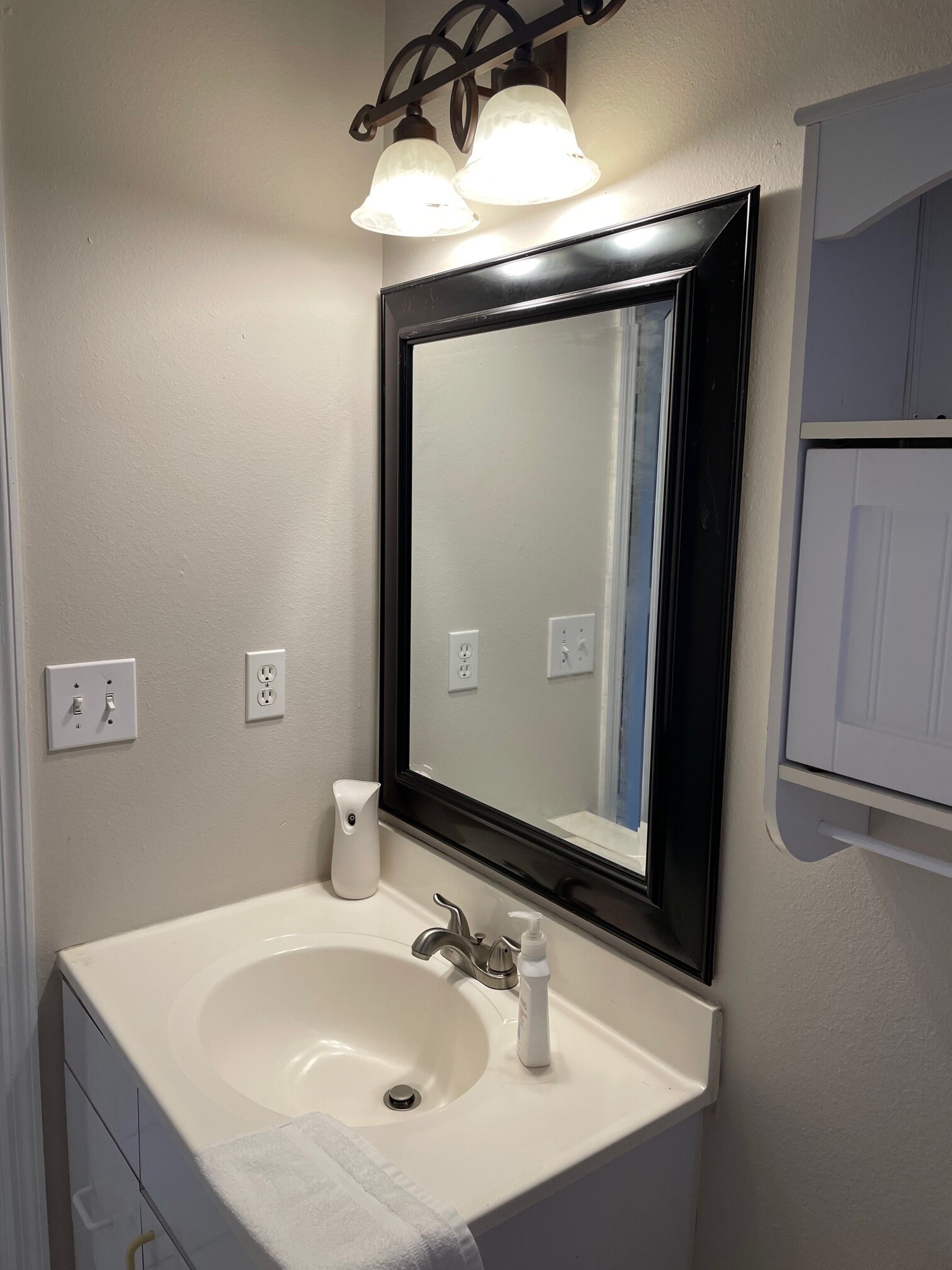 Building Photo - 3124 W Powhatan Ave