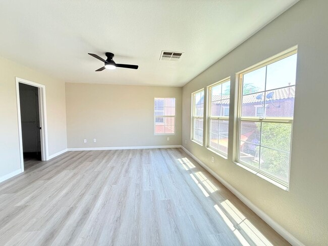 Building Photo - Cozy and charming 3-bedroom, 2.5-bath home