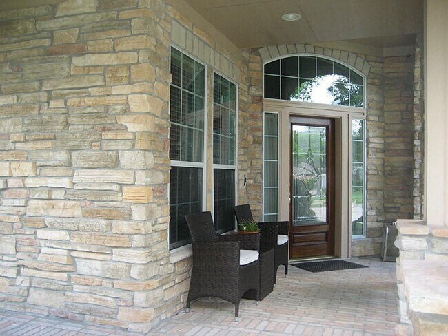 Building Photo - 23606 Rollinford Ln