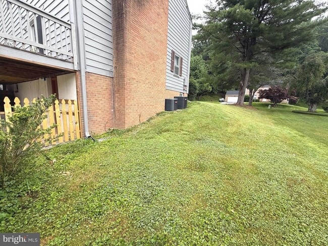 Building Photo - 1211 Temfield Rd