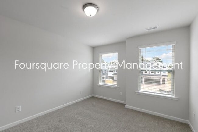 Building Photo - Bright 3-Bed 2.5-Bath End-Unit Townhome with Washer/ Dryer, Granite Kitchen & 2-Car Garage.Conven...