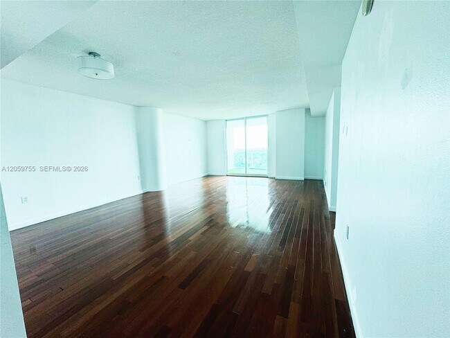 Building Photo - 2101 Brickell Ave