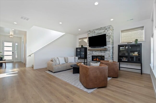 Building Photo - Custom Model Home on the Meridian Bluff