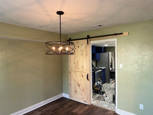 Building Photo - 14663 Perthshire Rd