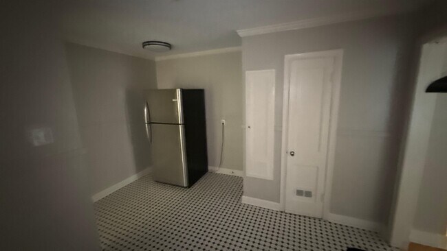 Building Photo - 907 Echles St