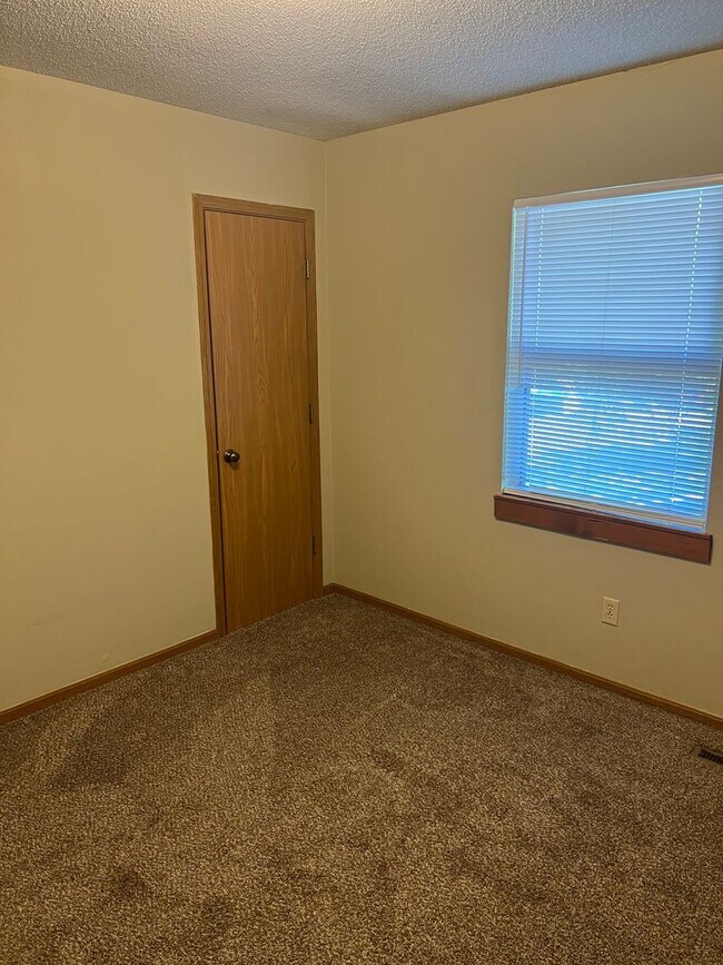 Building Photo - 630-632 W. Country Squire Ct.