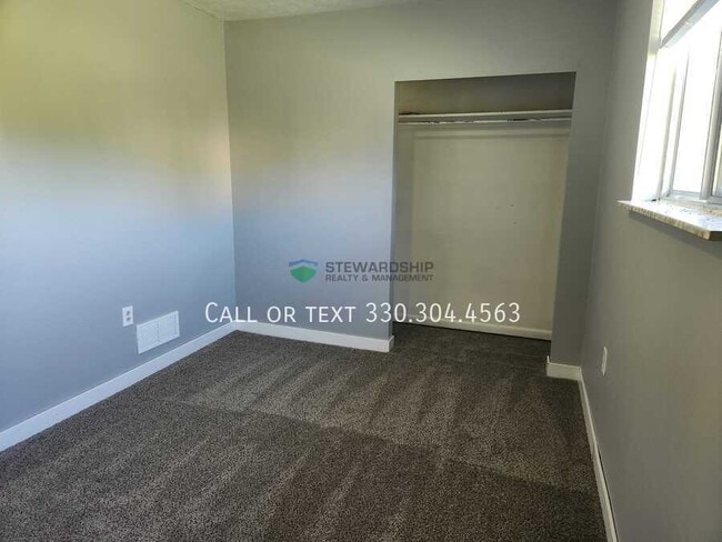 Building Photo - 15257 Lincoln Way W