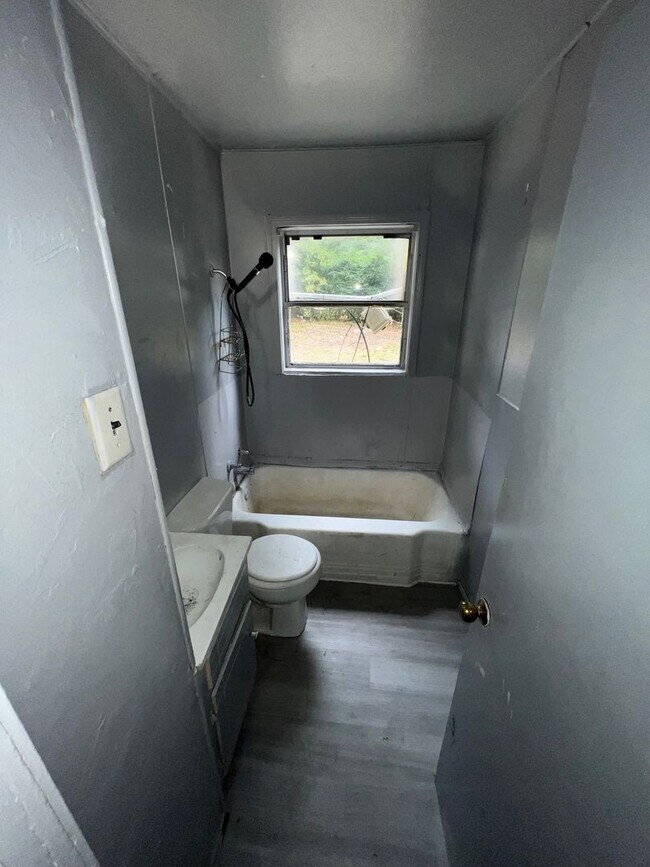 Building Photo - Sunset Acres! 3 bed/ 1 bath.