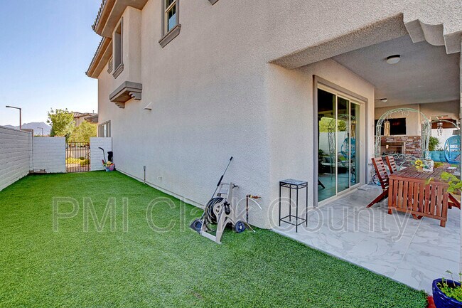 Building Photo - 320 Oakrun Ct