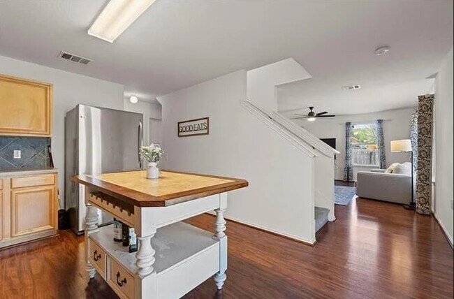 Building Photo - 4515 Cottonwood St