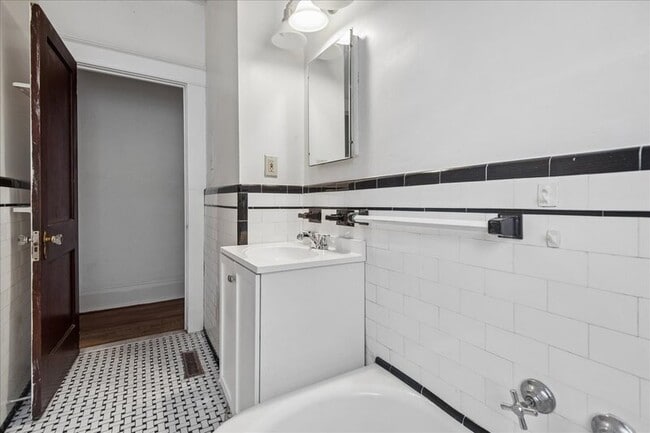 Building Photo - 4007 Biddison Ln