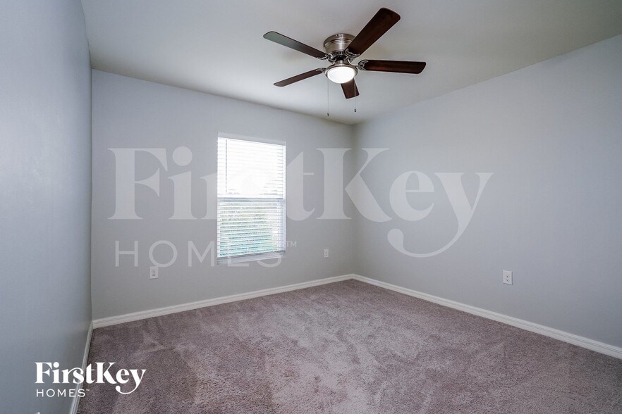 Building Photo - 2918 NW 5th Ave