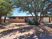Building Photo - 3 bed 2 bath home with 1 car garage