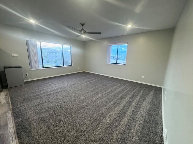 Building Photo - 2 Bedroom - 1 bath apartment